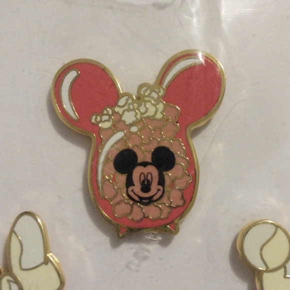 Disney Collection Pins - Picture 6 of 7